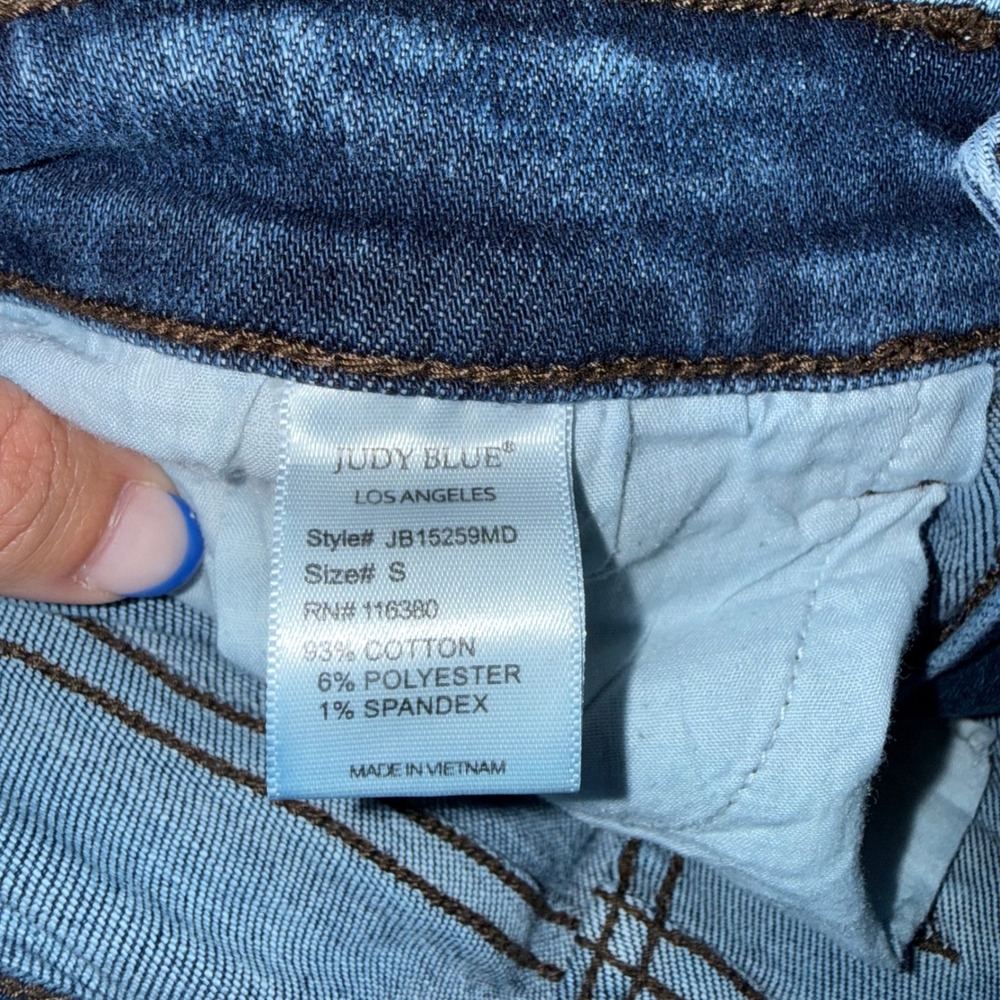 Judy Blue Denim Shorts Womens Small Blue Excellent Distressed Bermuda JB15259MD - Picture 3 of 4